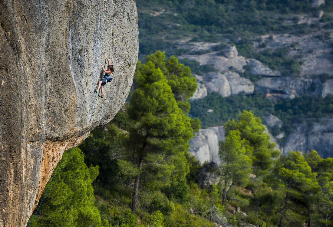 Indoor vs Outdoor Climbing: Which One Has the Edge?