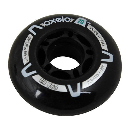 A photo of the Oxelo Inline skate Wheel Set 70mm 80A For FIT3 Kids in use