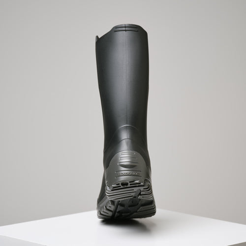 A photo of the WOMEN'S LIGHTWEIGHT PVC BOOTS INVERNESS 100 in use