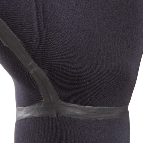A photo of the 3 mm cold water Neoprene Surf Gloves in use