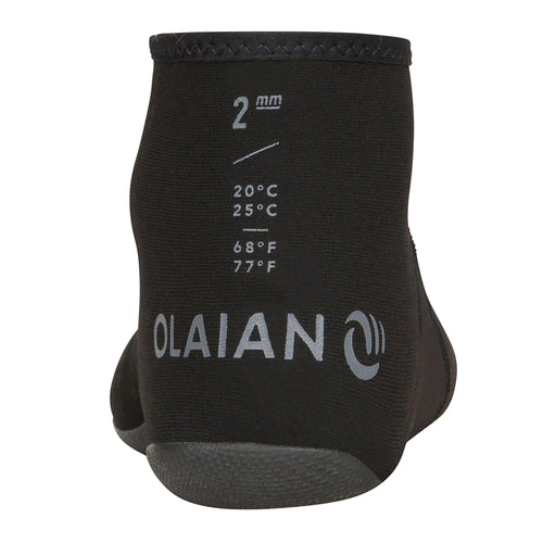 A photo of the BODYBOARDING AND SURFING SOCKS 2 MM Neoprene 100 - BLACK in use