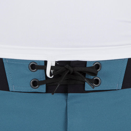 A photo of the Olaian 100 Rashguard UV Protection UPF 50+ Long Sleeve T-Shirt Men in use