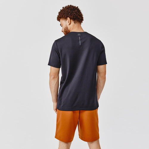 A photo of the Dry Men's Running Breathable T-Shirt - Black in use