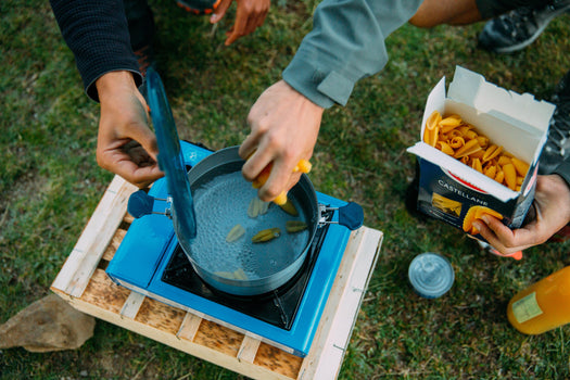 Quechua Non-Stick Stainless Steel 4-Person 24-Piece Camp Cookset 3.5 L, dark gray Image 4 of 5