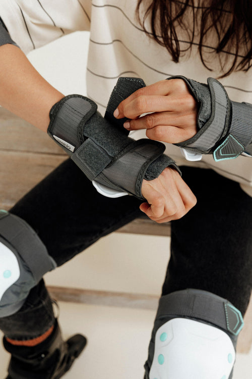 A photo of the Oxelo FIT500 Protective Gear Set w Knee Elbow Pads & Wrist Guard Adul in use