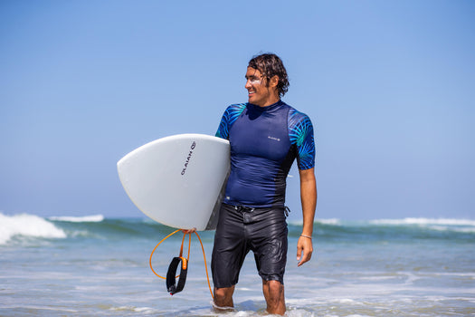 Short-Sleeved UV Rash Guard Surfing T-Shirt Men's, galaxy blue Image 4 of 9