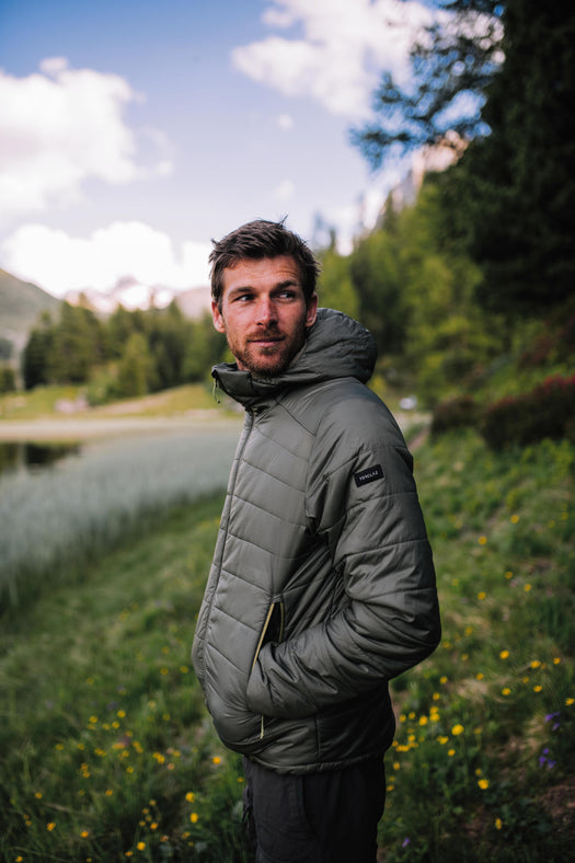 Men's Synthetic Mountain Backpacking Hooded Padded Jacket - MT100 - 41°F, dark ivy green Image 6 of 15