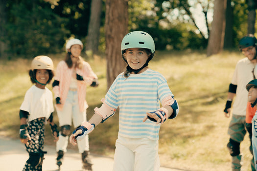 Kids' Set of Inline Skate Scooter Skateboard Protectors Play - Bridal Pink, dark blue Image 3 of 5