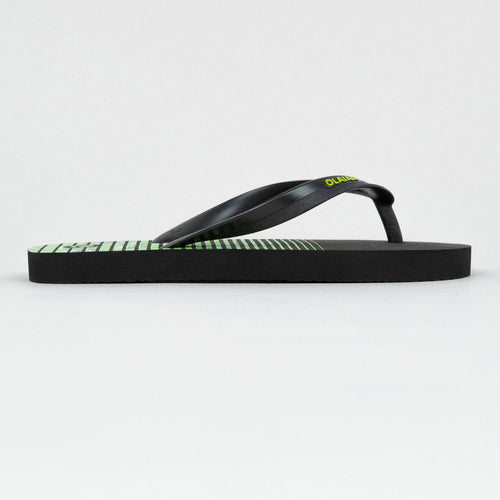 A photo of the Olaian 120 Bach Flip-Flops Kids' in use