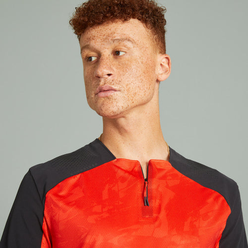 A photo of the Short-Sleeved Mountain Biking Jersey Expl 500 - Red in use