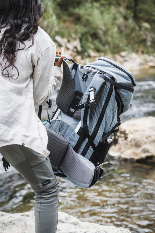 Forclaz Women's Travel 900 50+6L Backpacking Pack, mouse gray Image 3 of 5