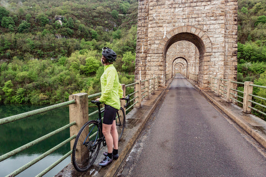 Van Rysel Women's Racer Rainproof Jacket, fluoresent lime yellow Image 4 of 5