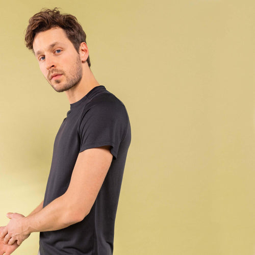 A photo of the Men's Crew Neck Breathable Fitness T-Shirt - Black in use