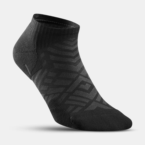 A photo of the Socks Hike 100 Low 2-Pack - black in use