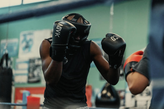 Boxing Gloves 500 - Black, black Image 3 of 5