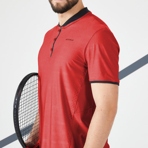 A photo of the Men's Tennis Short-Sleeved T-Shirt Dry+ - Red in use