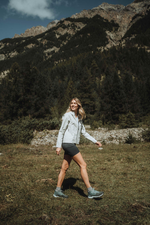 Quechua Women's MH100 Lightweight Waterproof Hiking Jacket, Image 4 of 4