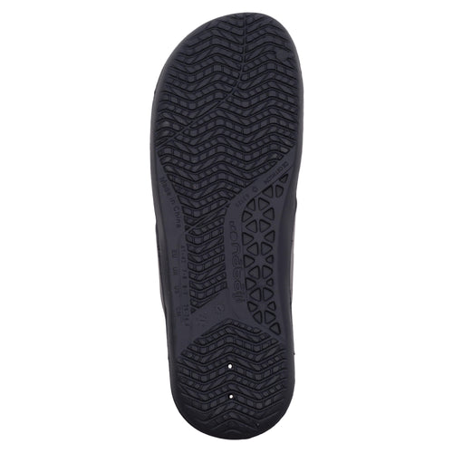 A photo of the Men's Pool Sandals SLAP 100 BASIC Grey in use