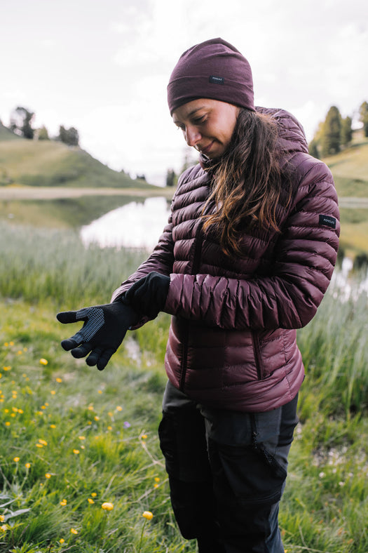 Trek 500 Seamless Backpacking Liner Gloves, black Image 1 of 5