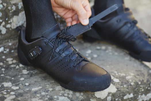 Road and Gravel Cycling Leather Lace-Up SPD Shoes GRVL 520 - Black, black Image 4 of 5