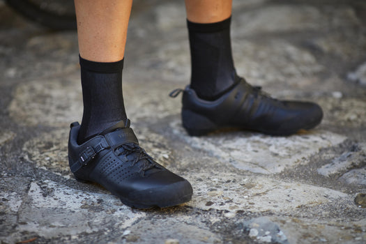 Road and Gravel Cycling Leather Lace-Up SPD Shoes GRVL 520 - Black, black Image 1 of 5