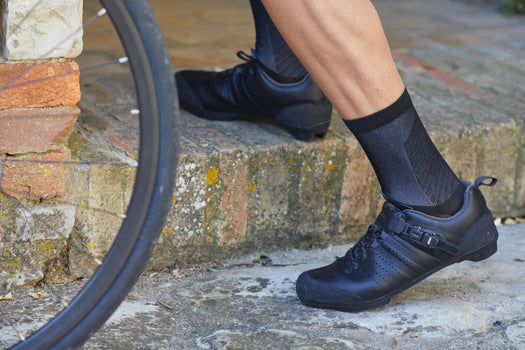 Road and Gravel Cycling Leather Lace-Up SPD Shoes GRVL 520 - Black, black Image 2 of 5