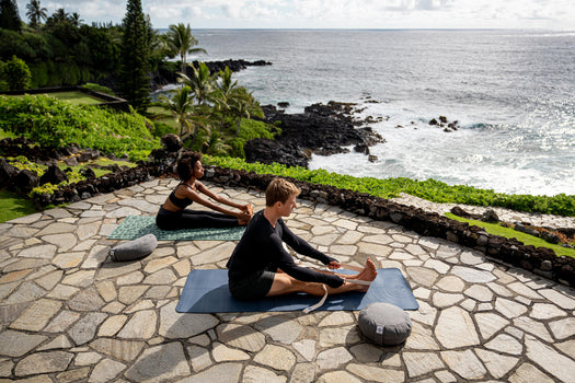 Thick Ultralight Yoga Mat with Carrying Strap 5mm, navy blue Image 2 of 5