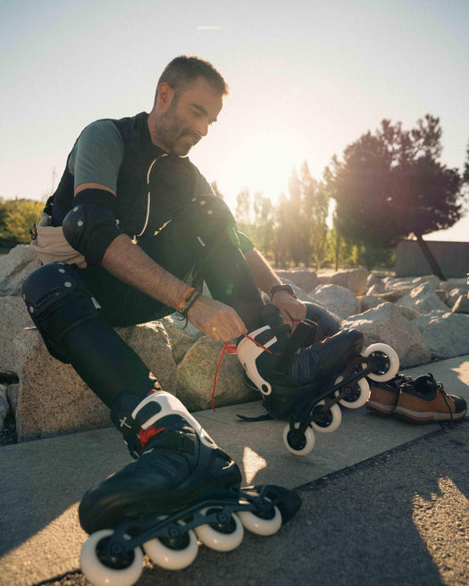 Oxelo FIT500 Protective Gear Set w Knee Elbow Pads & Wrist Guard Adul, black Image 3 of 5