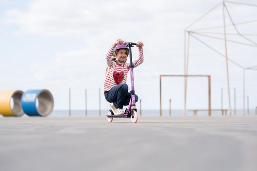 Oxelo MID5 Foldable Scooter w/ Suspension & Hand brake Kids 3'6 to 4'9, blue Image 7 of 10