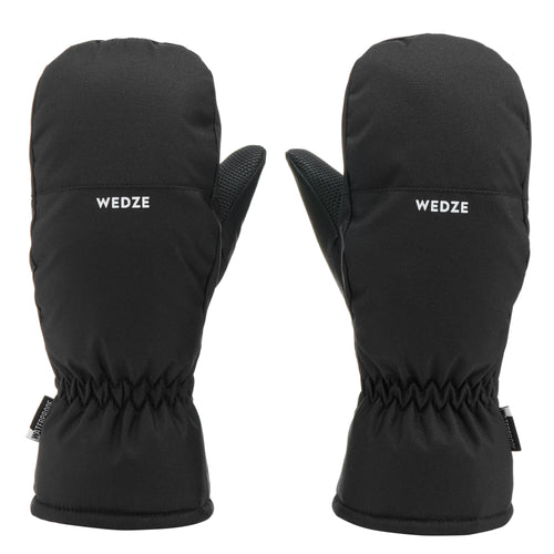 A photo of the KIDS' WARM AND WATERPROOF SKI MITTENS 100 BLACK in use