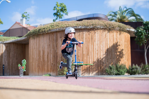 Oxelo MID1 Foldable Scooter Kids 3'6 to 4'9, hydrangea blue Image 8 of 9