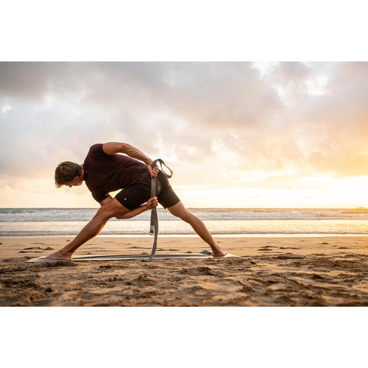Domyos Seamless Short Sleeved Power Yoga T-Shirt Men's, deep chocolate truffle Image 2 of 4