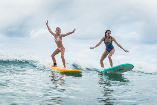FOAM SURFBOARD 100 7'5” Comes with a leash and 3 fins., unspecified Image 4 of 5