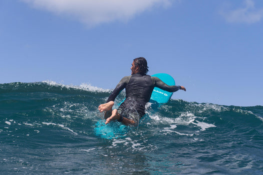 Olaian 500 Foam Surfboard 7'8 75L Curved Triple Stringer w/ Leash & Soft Edge Fi, unspecified Image 2 of 5