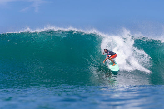 Olaian 900 Foam Surfboard 7' 60L Curved Dual Stringer w Traction pad & Fins, mint blue Image 2 of 5