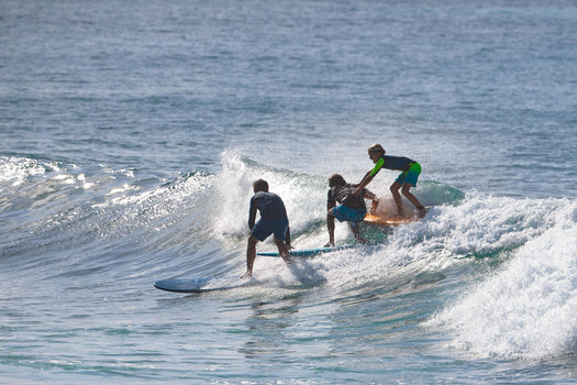 Olaian 500 Foam Surfboard 8'6 95L Curved Triple Stringer w/ Handle Leash & Fins, unspecified Image 5 of 5