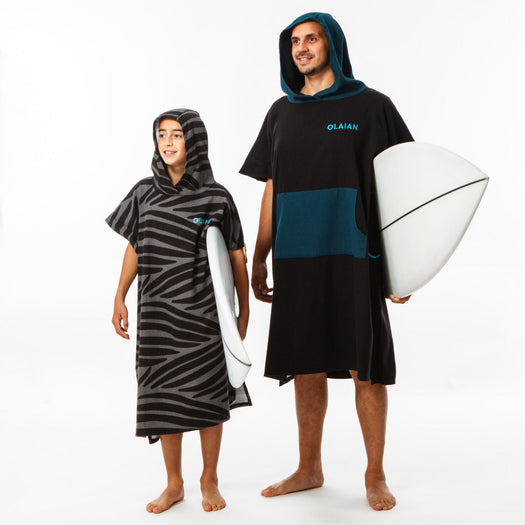 Decathlon 500 Poncho w/ Hood Front pocket & Slit Adult, black Image 1 of 5