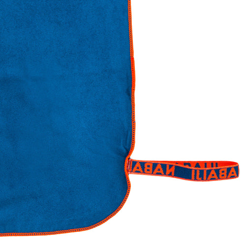 A photo of the Swimming Microfibre Towel Size XL in use
