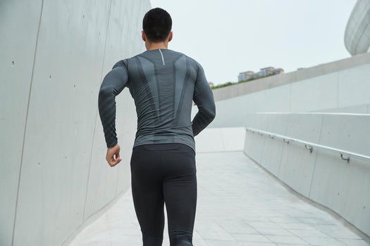 Kiprun Skincare Long Sleeved Winter Running T-Shirt Men's, carbon gray Image 3 of 5