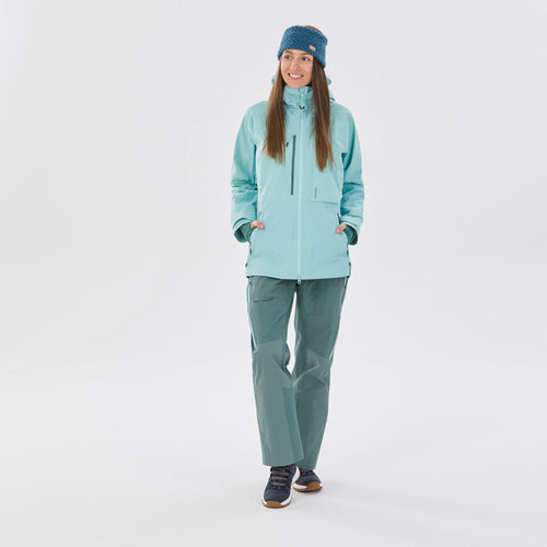A photo of the Women's Ski Jacket FR900 - Blue in use