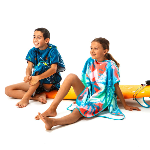 Olaian 500 Poncho w/ Hood & Open side Kids, light blue Image 2 of 5