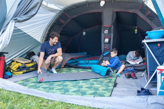 SELF-INFLATING CAMPING MATTRESS COMFORT 65 CM 1 PERSON, dark petrol blue Image 2 of 3