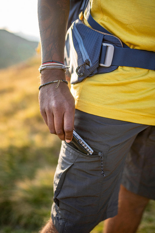 Men's Durable Trekking Shorts - MT500, carbon gray Image 1 of 2