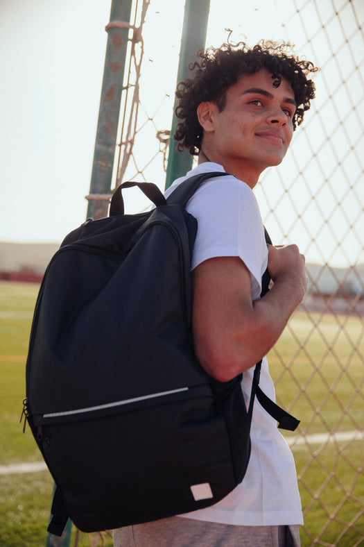 Kipsta Essential 24 L Backpack, carbon gray Image 3 of 5