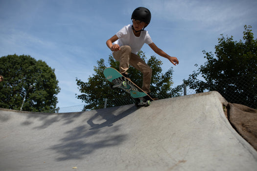 Oxelo CP100 Complete Freestyle Skateboard 29.8''x7.5'' Kids 8 to 12 Yo, electric blue Image 3 of 5