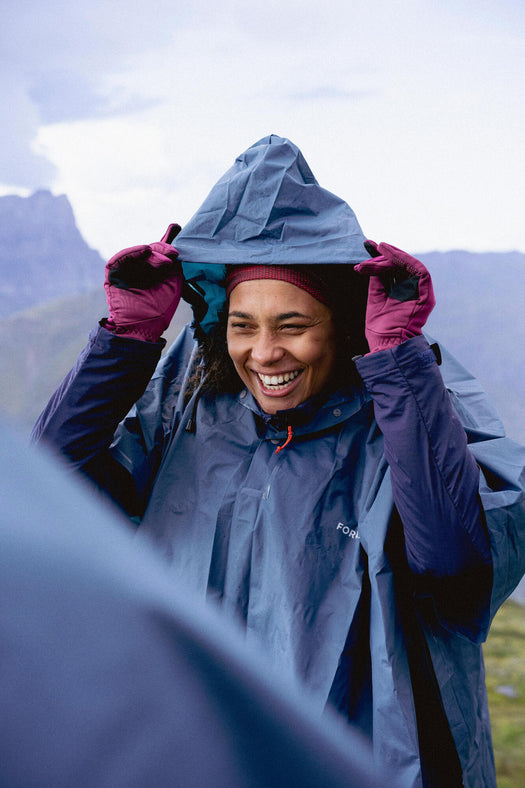 Forclaz Arpenaz 10 L Hiking Rain Poncho, storm gray Image 2 of 6