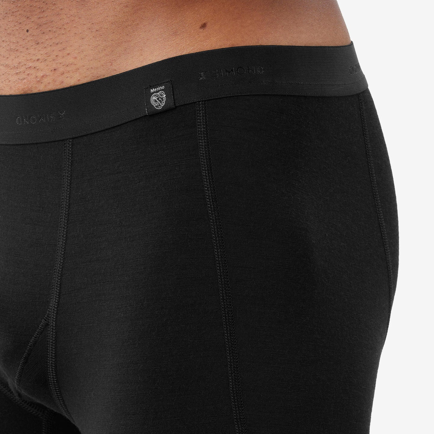 {*ultra-black-8542384*}
