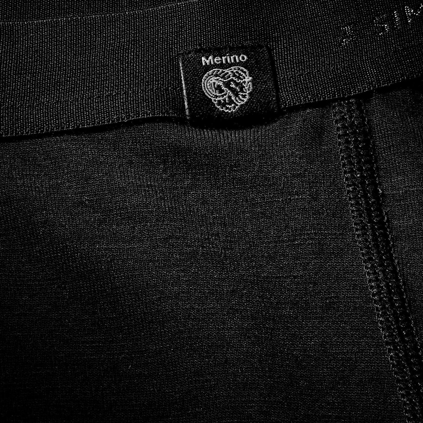 {*ultra-black-8542384*}