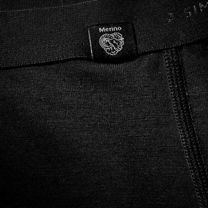 {*ultra-black-8542384*}