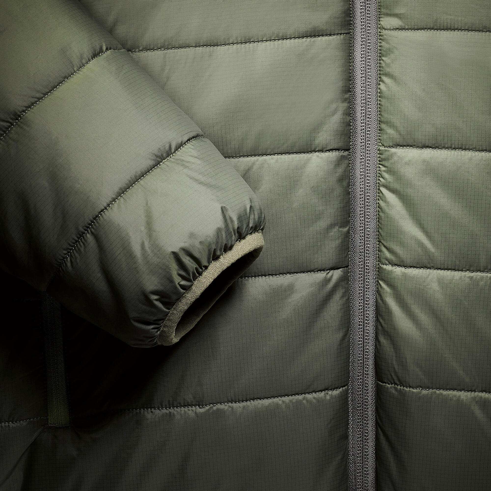 {*dark-ivy-green-8587329*}